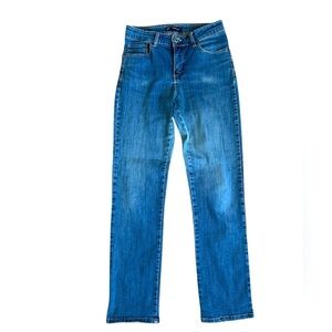 Lee Women’s Classic Fit Jeans Pre-loved and good condition